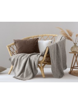 Manta para sofá muy suave en color gris con flecos. Tejido de gran calidad de Textil Antilo.
