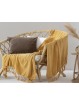 Manta para sofá o cama de tamaño grande en color mostaza de tacto muy suave. Modelo Max de Textil Antilo.