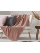 Manta para sofá o cama de tamaño grande en color rosa de tacto muy suave. Modelo Ava de Textil Antilo.