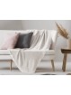 Manta para sofá o cama de tamaño grande en color blanco de tacto muy suave. Modelo Ava de Textil Antilo.