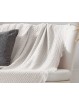 Manta para sofá o cama de tamaño grande en color blanco de tacto muy suave. Modelo Ava de Textil Antilo.