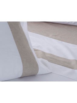 Juego de sábanas en color blanco con lino de tejido de algodón de gran calidad. Estilo lencero.