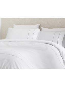 Funda nórdica Victoria de Fundeco en color blanco  de estilo lencero con vainicas. Tejido de gran calidad en algodón 100%.