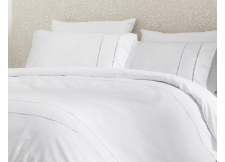 Funda nórdica Victoria de Fundeco en color blanco  de estilo lencero con vainicas. Tejido de gran calidad en algodón 100%.