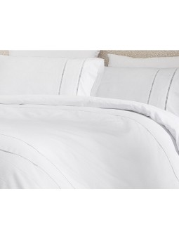 Funda nórdica Victoria de Fundeco en color blanco  de estilo lencero con vainicas. Tejido de gran calidad en algodón 100%.