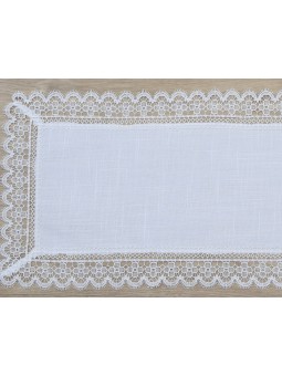 TApete o camino de mesa en color blanco con puntilla. Ideal para mesa o mesita.